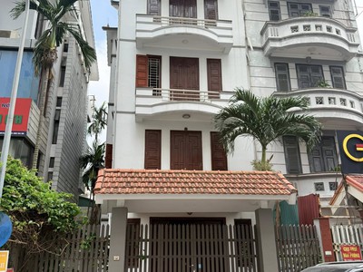 ANhà Ngụy Như 150M2 Mặt Tiền 7,2M 5 Tầng 42 Tỷ Vỉa Hè Ô TÔ tránh đỗ 0