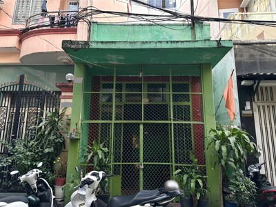 Trần hưng đạo - quận 1 - 45m  - hẻm ôtô 5.5m - 2 tầng - chỉ 8.3 tỷ 0