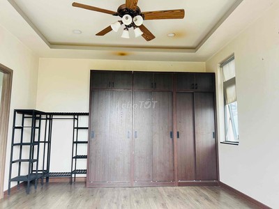 Cho Thuê Căn Hộ 30m    Ban Công Thoáng Mát   Tách Bếp Riêng 1