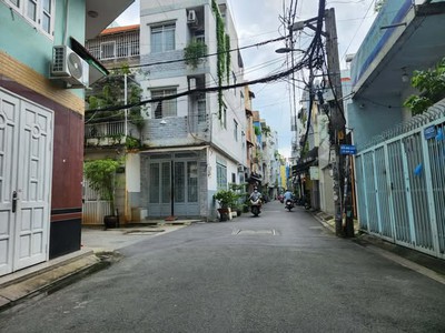 Nhà hxh đường huỳnh văn bánh phường 13 phú nhuận cũ. 0