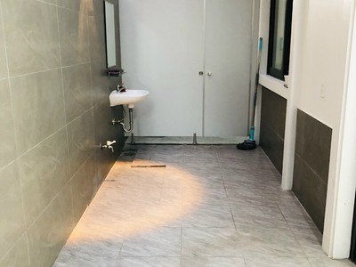 Cho thuê sàn văn phòng tầng 1 80m2 giá 12tr tại Vinhomes Marina 3