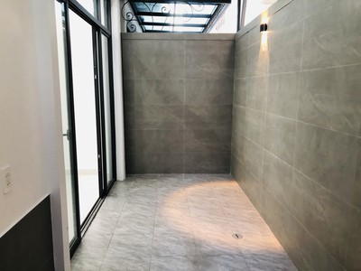 Cho thuê sàn văn phòng tầng 1 80m2 giá 12tr tại Vinhomes Marina 4