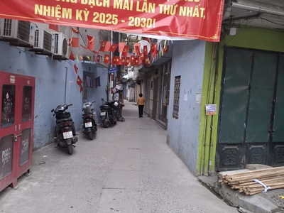 Tôi bán gấp căn nhà đẹp ở luôn ngõ 101 thanh nhàn, 38m2, 5 tầng, 6 phòng ngủ giá 12 tỷ có tl 0