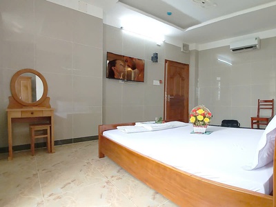 Bán khách sạn ngay big c go dĩ an bình dương -124m 6.2m x 20m dt : 120tr/th giá 16 tỷ 2