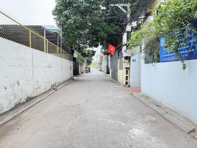 CC bán lô góc 46,6m2 đất mặt đường xóm 2 Đông Dư ngõ 2 Giáp Hải . Đường ô tô tránh, phù hợp VP/KD 1