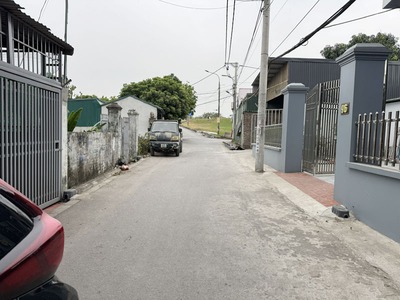 CC bán lô góc 46,6m2 đất mặt đường xóm 2 Đông Dư ngõ 2 Giáp Hải . Đường ô tô tránh, phù hợp VP/KD 2