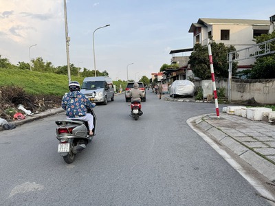 Cần bán 55m2 thực tế 64,6m2 mặt đường Đê Vàng, Gia Lâm. Đường ô tô tránh, view sông 2