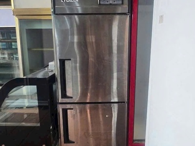 Thanh lý tủ đông 2 cánh inox hiệu Everzen   dung tích 600L mới 90 0