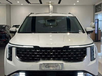 Kia Carnival 2.2D Signature 2025 Màu Trắng Ngọc Trai 0