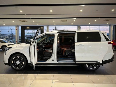 Kia Carnival 2.2D Signature 2025 Màu Trắng Ngọc Trai 1