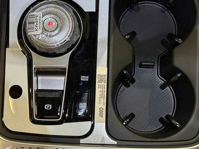 Kia Carnival 2.2D Signature 2025 Màu Trắng Ngọc Trai 2