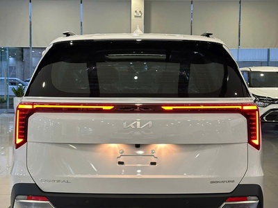 Kia Carnival 2.2D Signature 2025 Màu Trắng Ngọc Trai 4
