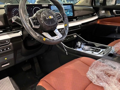 Kia Carnival 2.2D Signature 2025 Màu Trắng Ngọc Trai 5