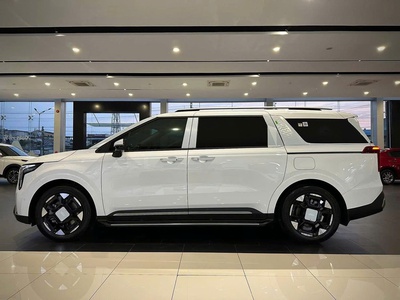 Kia Carnival 2.2D Signature 2025 Màu Trắng Ngọc Trai 6