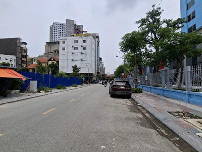 Mặt đường Hoàng Thế Thiện - 98m2 - ngang 4,9m - 5 tầng - thang máy - giá 18 tỷ 0
