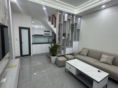 Nhà đẹp long lanh - full nội thất - gần phố - ngay ngã tư cầu vượt mai dịch 5 tầng 30m2. 1