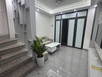 Nhà đẹp long lanh - full nội thất - gần phố - ngay ngã tư cầu vượt mai dịch 5 tầng 30m2. 2