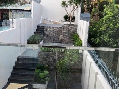 Bán nhà đẹp mới xây diện tích 204 m2 ngang 5,15x39,5, sân để ô tô 3