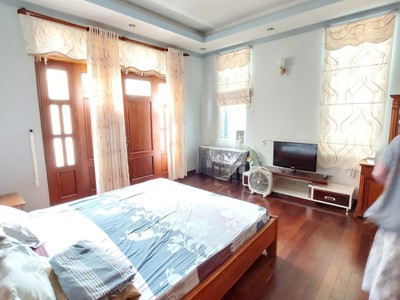 Biệt phủ châu âu đất 461m nội thất gỗ sang trọng 2 mặt tiền đường 1