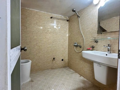 Nhà đẹp, hom đụng tiền, gia chủ ở có lộc đi mua nhà to hết 4