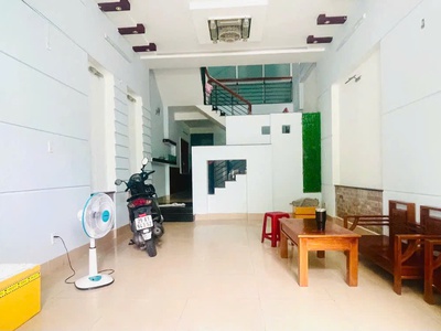 Cần bán nhà 3 tầng   6 phòng ngủ   trung tâm hòa cường bắc   đường 7,5m   vỉa hè rộng 4,5m   giá 0