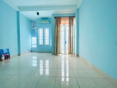 Cần bán nhà 3 tầng   6 phòng ngủ   trung tâm hòa cường bắc   đường 7,5m   vỉa hè rộng 4,5m   giá 1