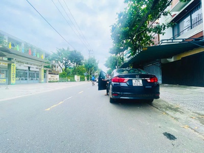 Cần bán nhà 3 tầng   6 phòng ngủ   trung tâm hòa cường bắc   đường 7,5m   vỉa hè rộng 4,5m   giá 4