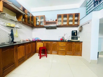 Cần bán nhà 3 tầng   6 phòng ngủ   trung tâm hòa cường bắc   đường 7,5m   vỉa hè rộng 4,5m   giá 3