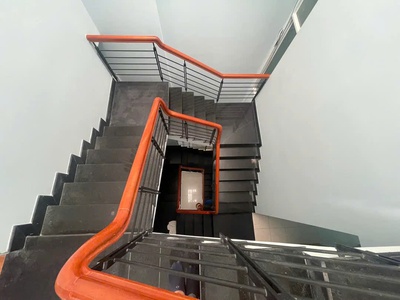 Cần bán nhà 3 tầng   6 phòng ngủ   trung tâm hòa cường bắc   đường 7,5m   vỉa hè rộng 4,5m   giá 2