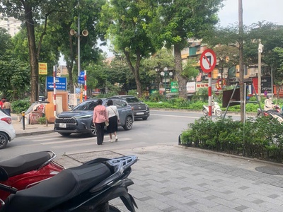 Giá rẻ - chính chủ cho thuê cửa hàng mặt tiền đẹp giảng võ, đống đa, hà nội 4