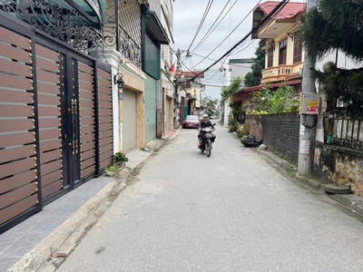 Cần bán 49m2 đất mặt đường xóm 2 Đông Dư, Bát Tràng. Đường thông ô tô tránh, vừa ở vừa VPKD 1