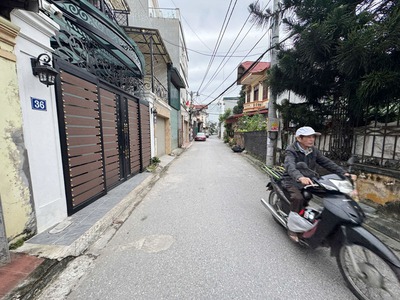 Cần bán 49m2 đất mặt đường xóm 2 Đông Dư, Bát Tràng. Đường thông ô tô tránh, vừa ở vừa VPKD 2