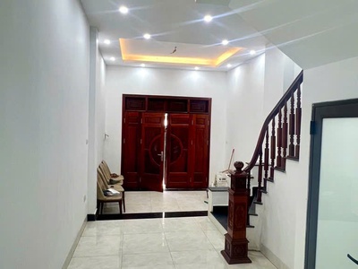 Bán Nhà Hoàng Liệt ,DT40m2 x 5T,Giá Nhỉnh 9 tỷ ,oto đỗ cổng ,Ngõ thông 1