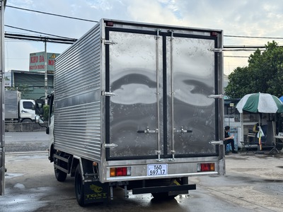 Bán xe tải Isuzu QKR230 1T9 Thùng Kín dài 3m6 2