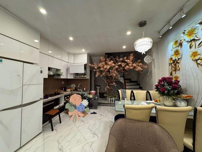 Bán nhà gần Hồ Ba Mẫu 42m2 5T MT rộng, 30m ra ô tô tránh, ngõ thông, trước nhà rộng, hơn 12 tỷ 1