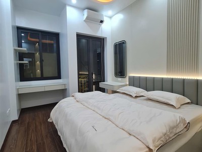 Bán nhà riêng hoàng mai, giá 10.6 tỷ, dt 48m2, nhà đẹp mới koong 10m ô tô gần 1