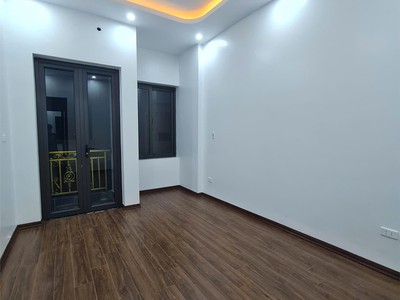 Bán nhà riêng hoàng mai, giá 10.6 tỷ, dt 48m2, nhà đẹp mới koong 10m ô tô gần 2