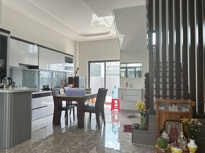 Bán nhà 3 tầng, 3pn, đường 160, tăng nhơn phú a, q9, tp hcm. dt 100m2, sh, giá 6.7 tỷ. 1