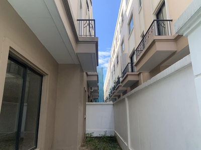 Hoa hậu  chính chủ bán cọ xanh 137mx5 25tỷ cx12-08 lô góc 2 tiền view vườn hoa  3 thoáng 2