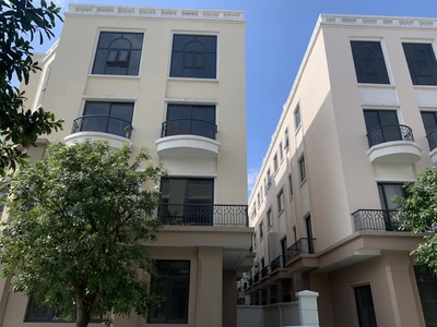 Hoa hậu  chính chủ bán cọ xanh 137mx5 25tỷ cx12-08 lô góc 2 tiền view vườn hoa  3 thoáng 0