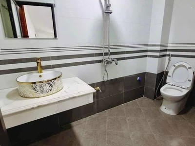 Bán nhanh nhà kim giang- ô tô vào nhà - 30m ra ô tô tránh - 9 phòng cho thuê - 10,5ti - 6 tầng 52m 4