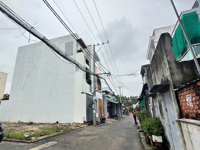 Nhà ngon trong phân khúc nha.   nhà đẹp 2 tầng   hẻm xe tải luôn   an ninh diện tích 6x10m vuông 2