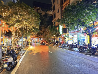 Nhà Sát Hồ Gươm Ngay Hàng Dầu   Hàng Thùng 4 Tầng MT 4M 67 Tỷ 0