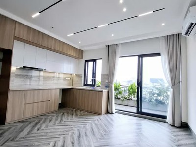 -bán nhà mới -đẹp -full nội thất-ô tô đô cửa phố trạm 37m2 x 6 tầng mặt tiền 4.5m,11.5 tỷ long 2