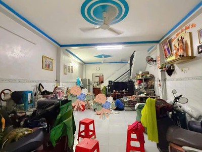 Nhà 2 lầu đúc kiên cố , dt 63m2 - 3pn, 2wc, dt: 5m x 12,5m .đường nguyễn thị đặng phường tân 4