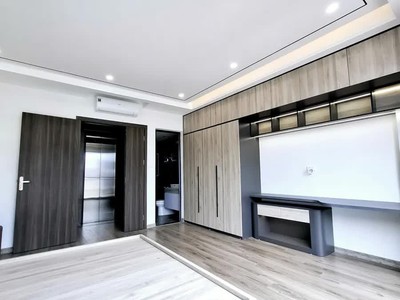 -bán nhà mới -đẹp -full nội thất-ô tô đô cửa phố trạm 37m2 x 6 tầng mặt tiền 4.5m,11.5 tỷ long 3