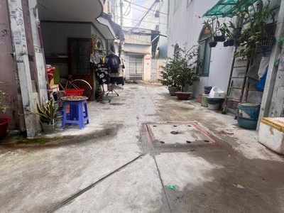 Nhỉnh 3 tỷ tân phú 33m 5m ra hẻm ô tô- huyền thoại 304 tktq 2pn 2wc 2