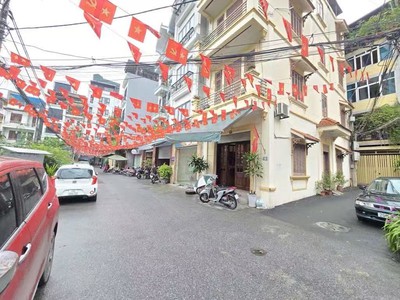 Nhanh mới kịp  nguyễn ngọc vũ - 90m2 - 3t - mt 6.5m - lô góc 2 thoáng - ô tô dừng đỗ cách nhà 5m - 3