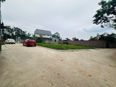 Kiếm đâu ra102m sơn đoài-tân minh đường 5m cực thoáng ô tô tránh nhau giá chỉ 2đ 1