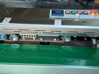 Máy hàn miệng túi liên tục có thổi khí nito, máy hàn túi snack, túi bánh kẹo liên tục 0